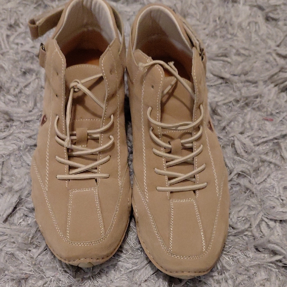 Men's Tan Lace-Up Sneakers Suede